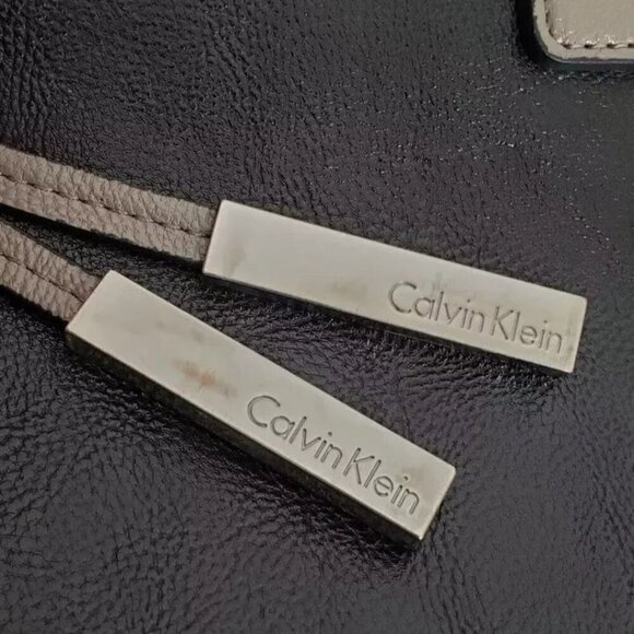 Calvin Klein Black Gray Reversible Leather Tote Bag Magnetic Closure Logo - Picture 9 of 14